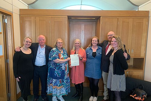 Roz Savage MP welcomes Mary Cobbett and her family to Parliament