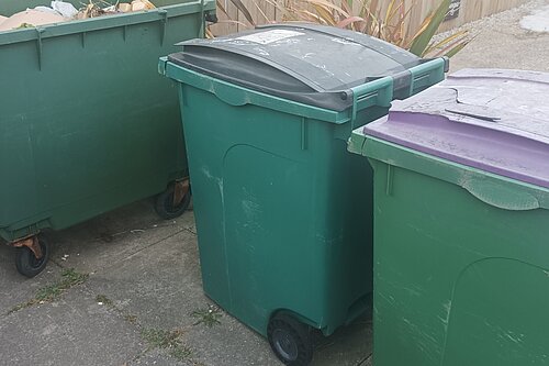 Large waste bins / wheely bins / recycling bin