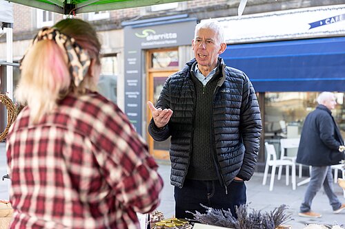 John talking to stall holder