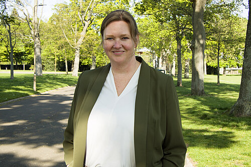 Sanne standing in a park